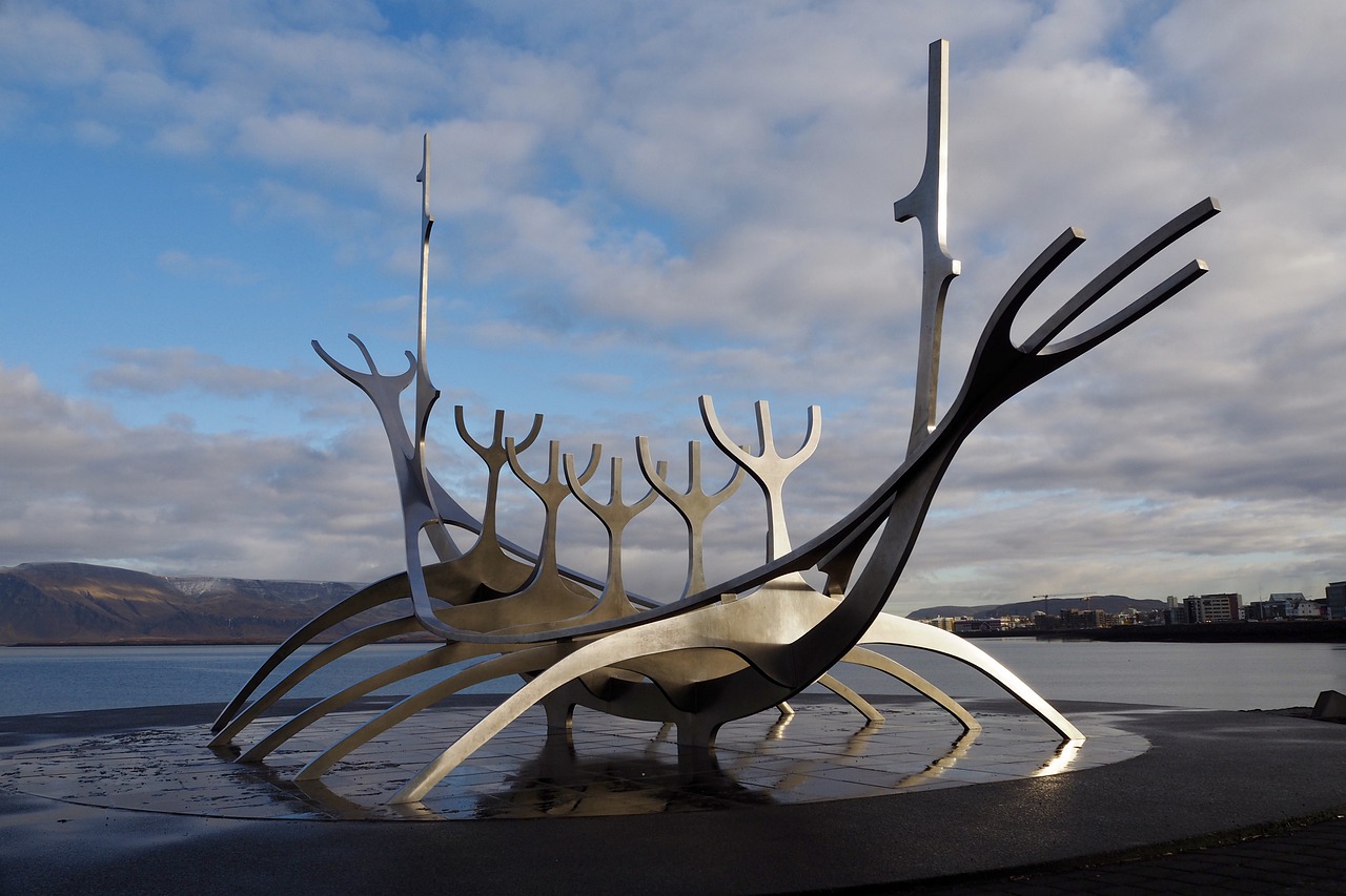 sculptuur vikingschip Reykjavik IJsland
